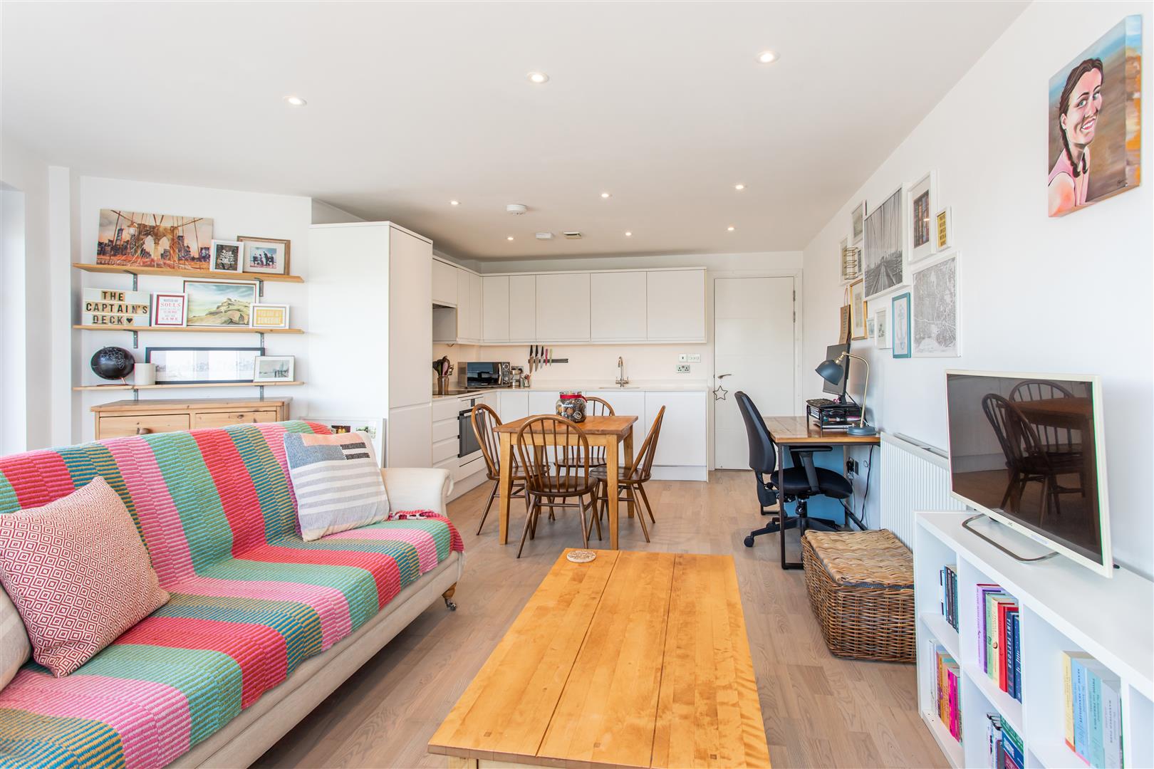 2 bed property in St. Pauls Way, Mile End